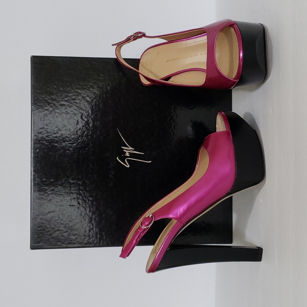*Rare* Brand New Giuseppe Zanotti Fuchsia Slingback Platform Sandals